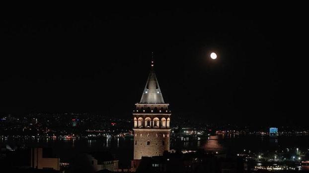 İstanbul’da dolunay seyirlik manzara oluşturdu