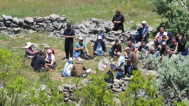 40 yıldır kullanılmayan tarihi yayla yolunu tekrar yürüdüler