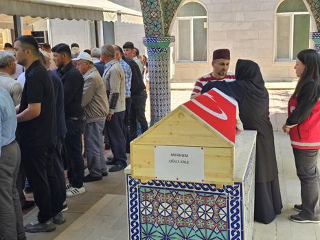 Düştüğü Kelkit Çayı’nda 7 gün sonra cesedi bulunan Oğuz toprağa verildi