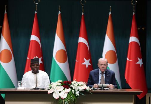 Cumhurbaşkanı Erdoğan, Nijer Cumhurbaşkanı Tchiani'yi resmi törenle karşıladı (2)