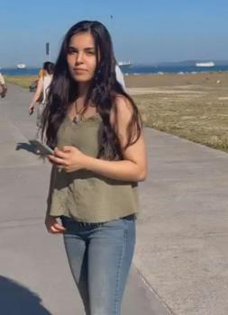 Sultangazi'de otomobille kafa kafaya çarpışan motosiklet alev alev yandı; kadın sürücü öldü