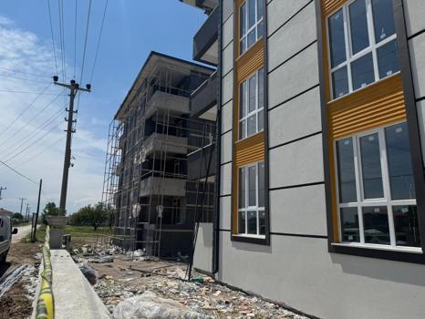 Elektrik akımına kapılan işçi, 4'üncü kattan düştü