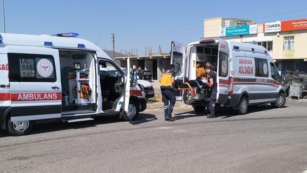Gercüş'te otomobil ile hafif ticari araç çarpıştı: 3 yaralı