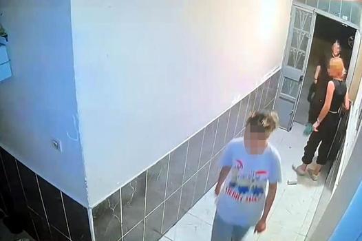 Avcılar'da klima dış ünitesini çalan hırsızlar kamerada