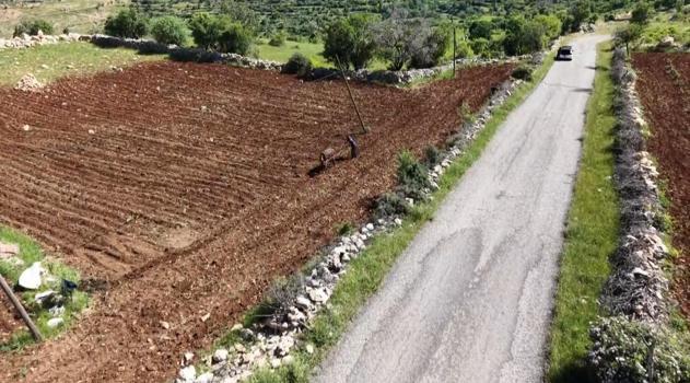 Gercüş'te çiftçilerin bahar mesaisi dronla görüntülendi