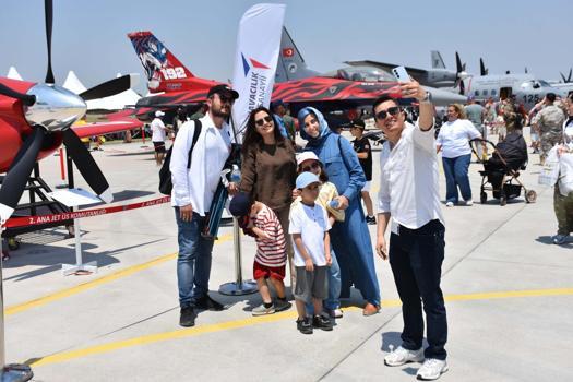İzmir'de 'Gençlik ve Havacılık Festivali' başladı (2)