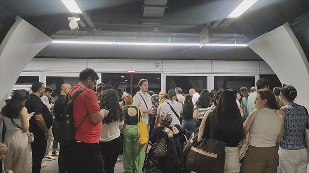 Mahmutbey Metro Hattı'nda teknik arıza; istasyonlarda yoğunluk oluştu