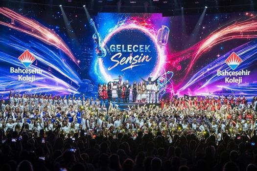 Bahçeşehir Koleji öğrencilerinden 'Gelecek Sensin' temalı yıl sonu gösterisi