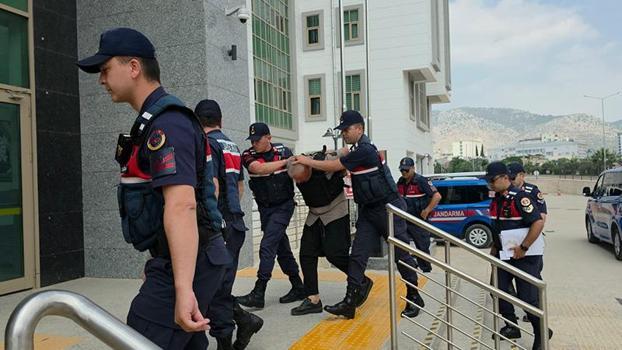 'Kız kaçırma' husumetinde baba ve oğlunu öldüren şüpheli adliyede