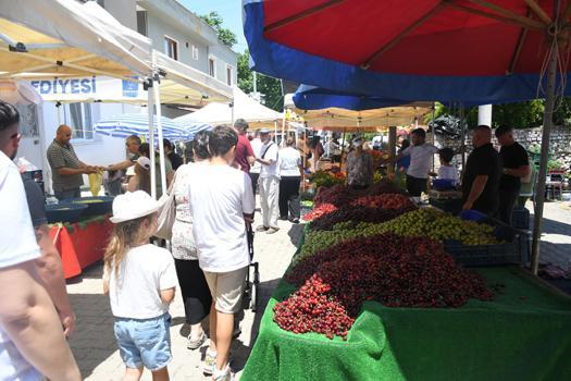 Kuşadası'nda 'Kiraz Şenliği'ne yoğun ilgi