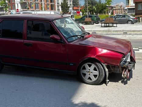 Kütahya’da otomobilin çarptığı motorlu bisikletteki anne ve oğlu yaralandı