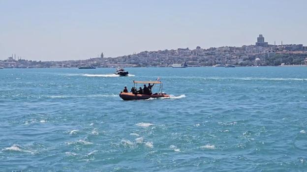 Üsküdar'da denizde görülen kişi için arama sürüyor