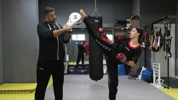 Babasının tavsiyesiyle kick boksa başlayan Olcay İrem, dünya şampiyonu oldu