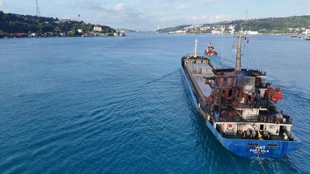 Ukrayna açıklarında dron saldırısına uğrayan 'ANT' isimli Türk gemisi İstanbul Boğazı'ndan geçti