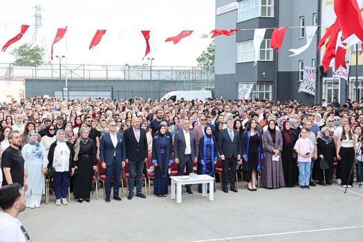 Sultangazi Belediyesi geleneksel mezuniyet törenlerini sürdürüyor