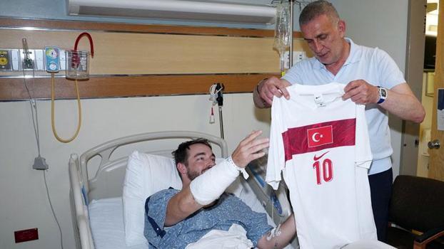 TFF Başkanı Hacıosmanoğlu, kaza geçiren polisi hastanede ziyaret etti
