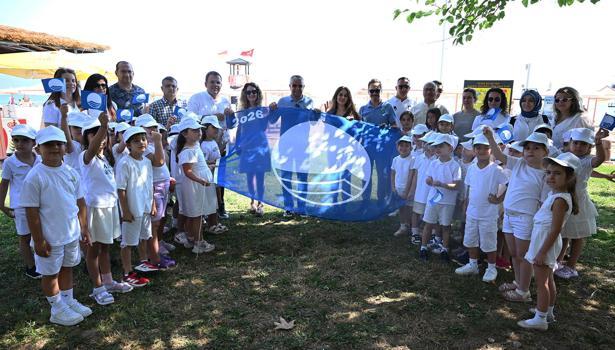 Kemer Belediyesi Halk Plajı'na mavi bayrak