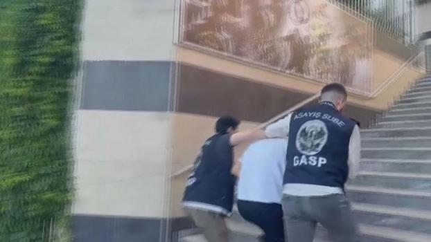 Şişli'de parkta pankart asıp açıklama yapan 7 şüpheli yakalandı