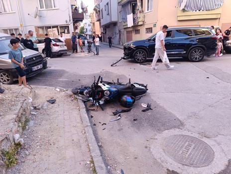 Otomobil ile çarpışan motosikletin sürücüsü yaralandı