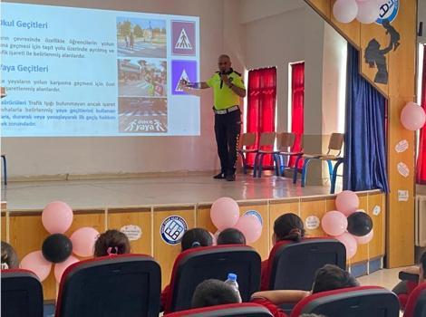 Trafik dedektifleri okullarda bilgilendirdi