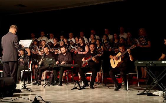 Keşan’da öğretmenlerden müzik ve halk oyunları gösterisi
