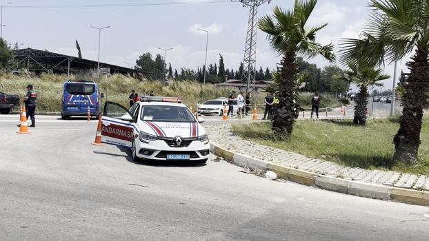 Cezaevi önünde 2 kişiyi vurup gasbettikleri otomobille kaçan 3 şüpheli yakalandı