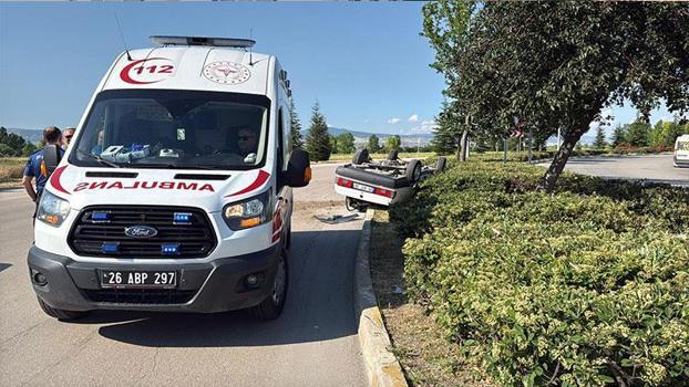 Eskişehir'de otomobil takla atı: 2 yaralı