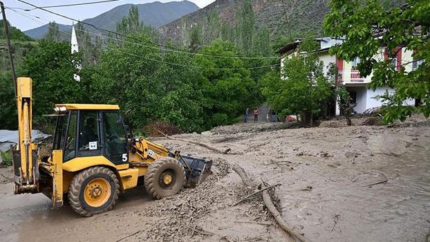 Erzurum'da heyelan; yollar ulaşıma kapandı