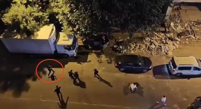 1 kişinin silahla yaralandığı kavga kamerada
