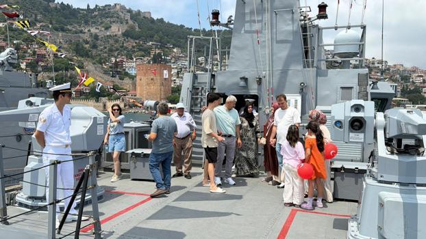 Denizkurdu-2/2026 Tatbikatı'na katılan 'TCG Tarsus' ve 'TCG İmbat' ziyarete açıldı