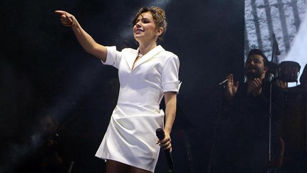 Tekirdağ Uluslararası Kiraz Festivali'nde Poizi ve Merve Özbey, sahne aldı