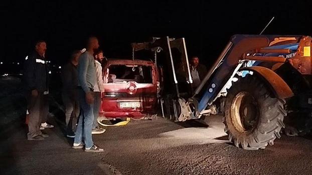 Sivas’ta hafif ticari araç ile otomobil çarpıştı: 6 yaralı