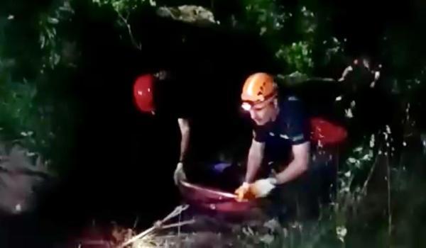 Osmaniye’de 100 metrelik uçuruma yuvarlanan otomobildeki 3 yaralı kurtarıldı
