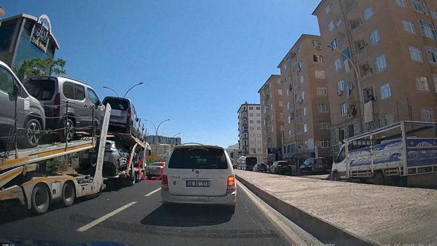 TIR şoförünün manevrası olası kazayı önledi; o anlar kamerada