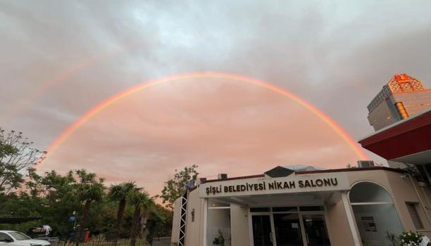 Şişli’de yağışın ardından gökkuşağı oluştu