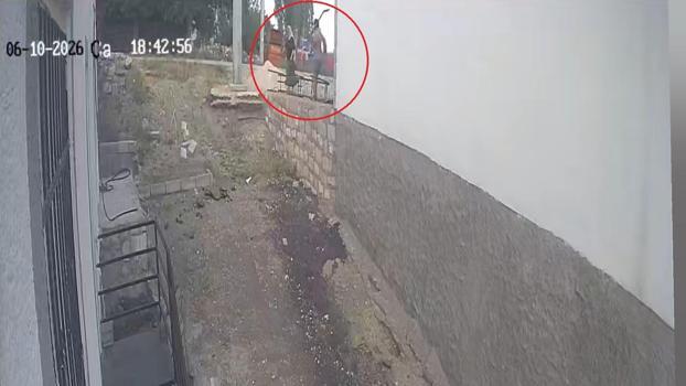 Engelli kızı için rampa isteyen kadına komşunun kürekli saldırısı kamerada; şüpheli tutuklandı