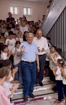 Osmaniye’de 44 yıllık sınıf öğretmeni, alkışlarla emekli oldu