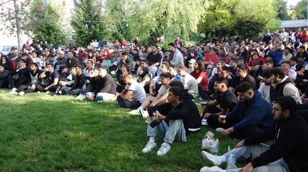 Burdur'da milli maçı dev ekranlarda izlediler
