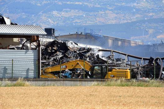 Kahramanmaraş’ta yanan fabrikadaki hasar, gün ağarınca ortaya çıktı