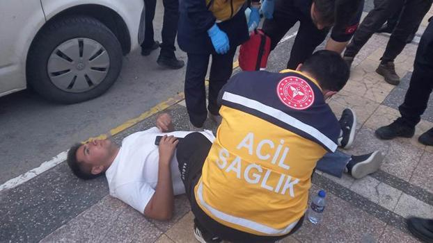 Kaldırımda yürürken, 'Neden yan baktın?' tartışmasında bıçakla yaralandı
