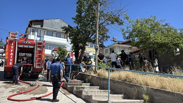 Yaşadığı evi ateşe verip kaçtı