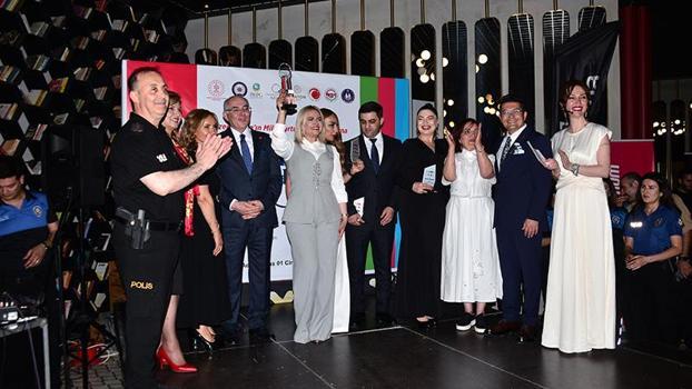 Adana’da Azerbaycan Milli Kurtuluş Günü’nde etkinliğinde ‘Eski Bavullar’ filminin gösterimi yapıldı