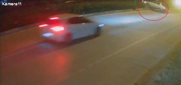 Bursa'da takla atan otomobil sürücüsü için esnaf seferber oldu; kaza anı kamerada