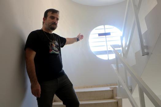 Ecrin, mucize kurtuluşun yaşandığı bina önünde pasta kesilip, balonlarla karşılandı/Ek fotoğraflar
