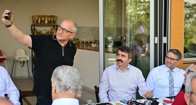 Yıldırım Belediye Başkanı Oktay Yılmaz, muhtarlarla bir araya geldi