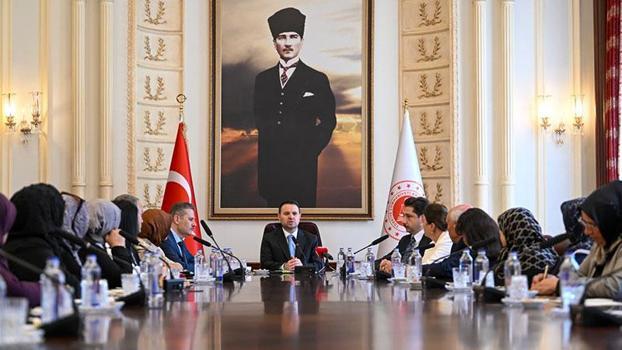 Bakan Gürlek, HAKMED temsilcileriyle bir araya geldi