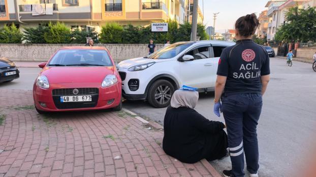 Cipin çarpıp, sürüklediği otomobil kaldırıma çıkarak durdu; 4 yaralı