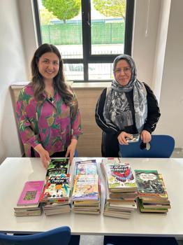 Öğretmenlerden tiyatro oyunuyla öğrencilere kitap desteği