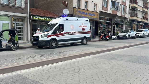 Kütahya'da motosiklet, hafif ticari araca çarptı; 1 yaralı