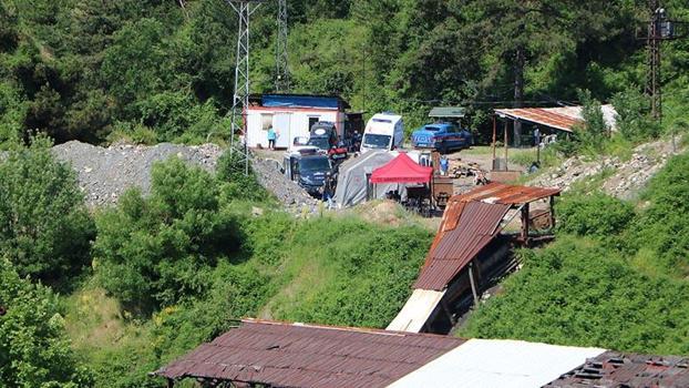 Kapatılan maden ocağında mahsur kalan işçiye ulaşma çalışmaları devam ediyor